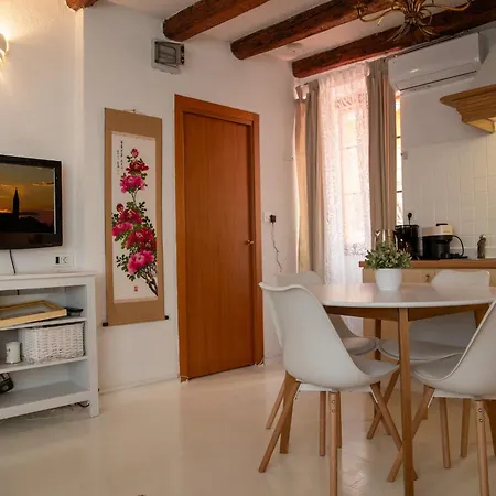 アパート Jolli ロヴィニ